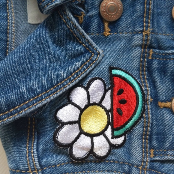 old navy denim jean vest with daisy patch 2T toddler girls - Picture 2 of 7